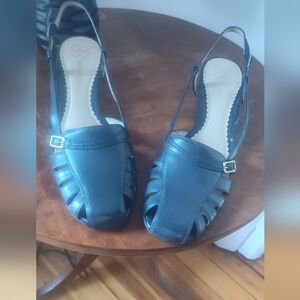 Naturalizer Dora Medium Heel Slingback Sandal